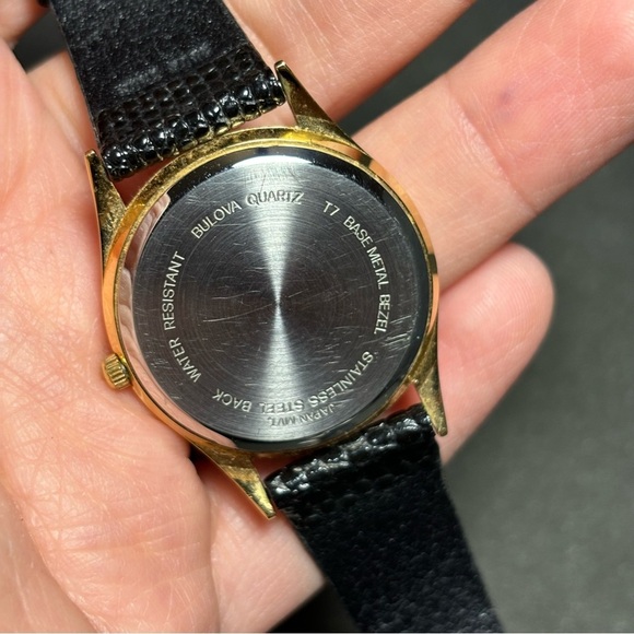 Caravelle by Bulova womens watch Gold Tone Quartz 42A51 Working With New Battery - Picture 6 of 7